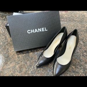 Chanel Black Lambskin Pumps 37 1/2